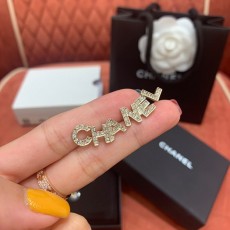 샤넬 네임 큐빅 귀걸이