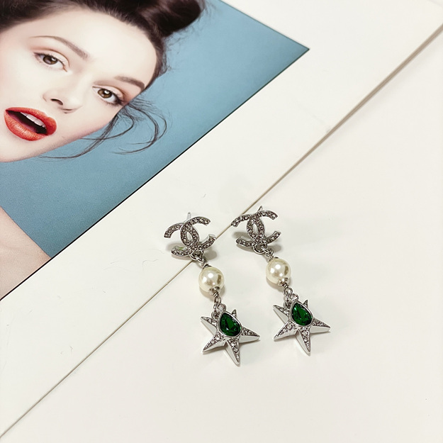 샤넬 23p 신상 큐빅 실버 귀걸이