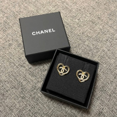 샤넬 23 펀칭 하트 이어링