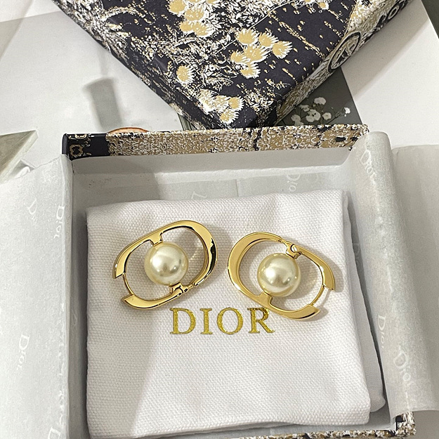 디올 진주 귀걸이