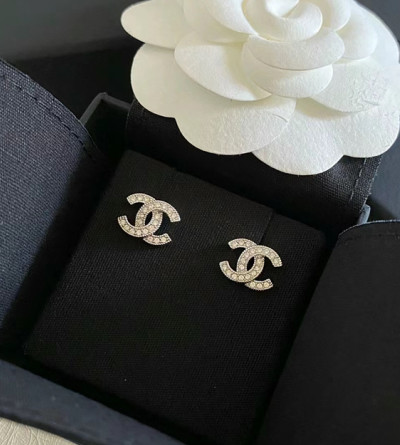 샤넬 클래식 미니 귀걸이