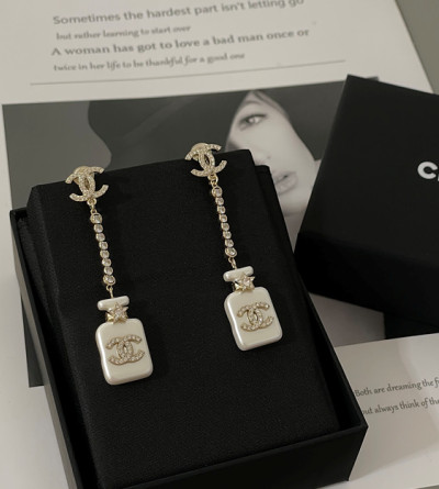 샤넬 향수병 귀걸이