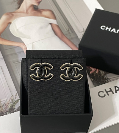 샤넬 에나멜 블랙 더블 C 귀걸이