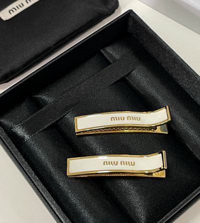 미우미우 집게핀