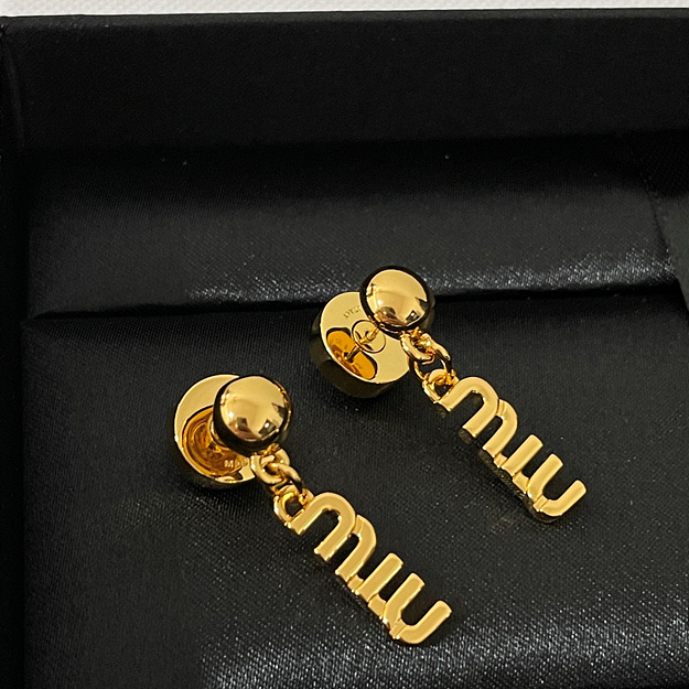 미우미우 이니셜 로고 귀걸이