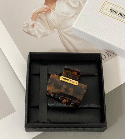 미우미우 상어 집게 핀