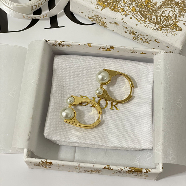 디올 24 진주 귀걸이