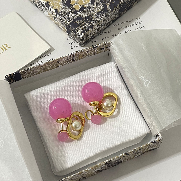 디올 유리 진주 귀걸이