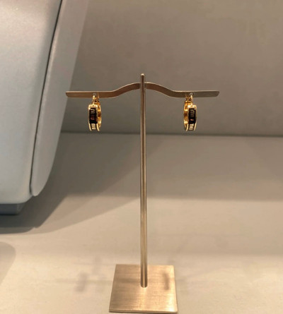 미우미우 쁘띠 귀걸이