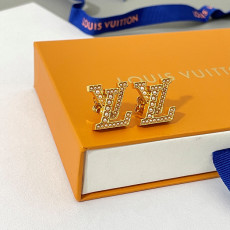 루이비통 진주 이니셜 이어링