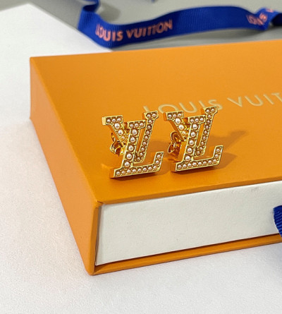 루이비통 진주 이니셜 이어링