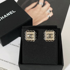 샤넬 24B 에나멜 이어링