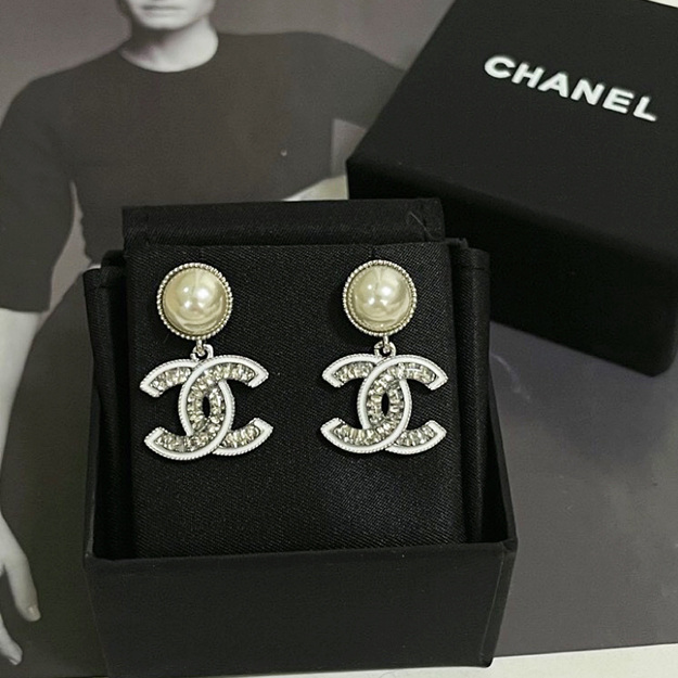샤넬 25C 에나멜 귀걸이