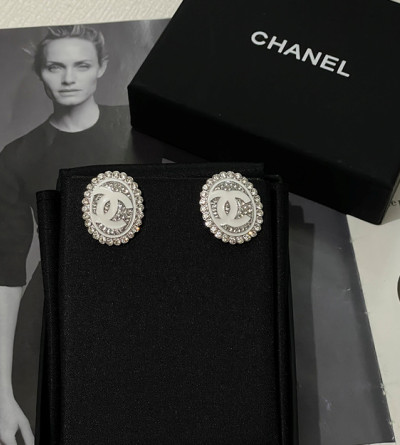 샤넬 25C 에나멜 귀걸이