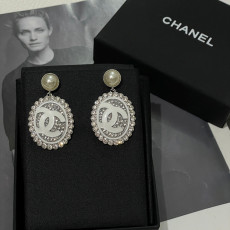 샤넬 25C 에나멜 귀걸이