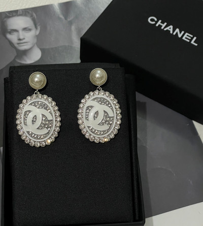 샤넬 25C 에나멜 귀걸이