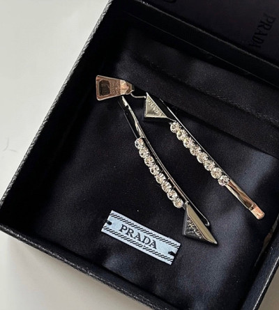 프라다 실버 큐빅 클립 집게핀