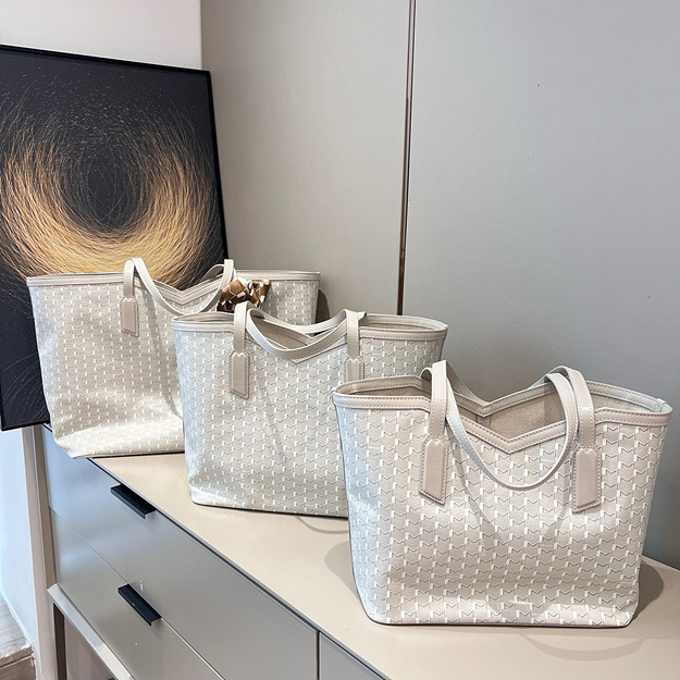 모이나 M 토트백