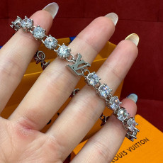 루이비통 유니 큐빅 레터링 팔찌