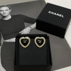 샤넬 블랙 에나멜 하트 귀걸이